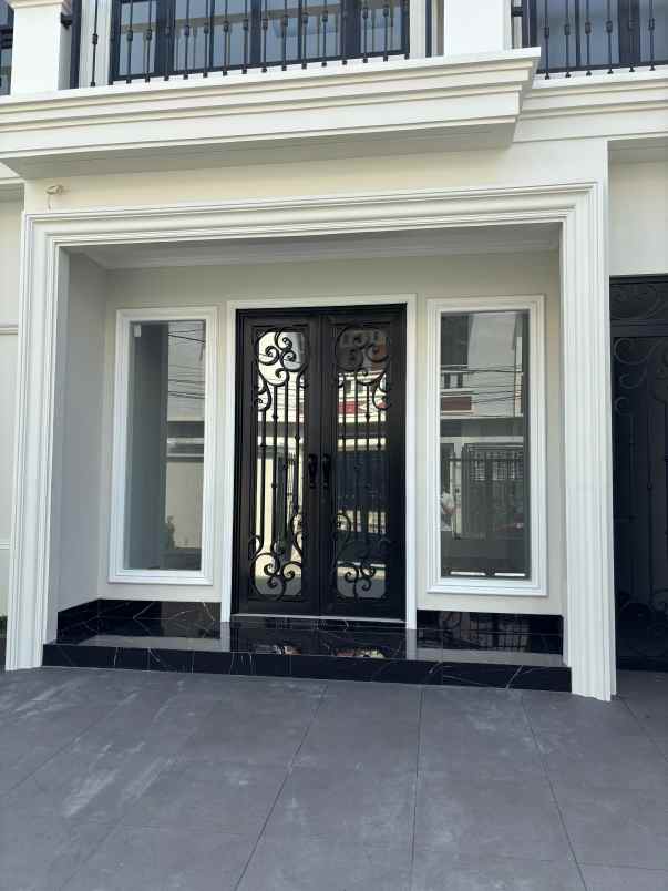 rumah klasik mewah di cempaka putih jakarta pusat