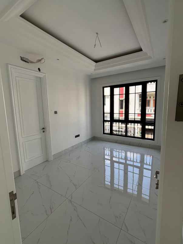 rumah klasik mewah di cempaka putih jakarta pusat