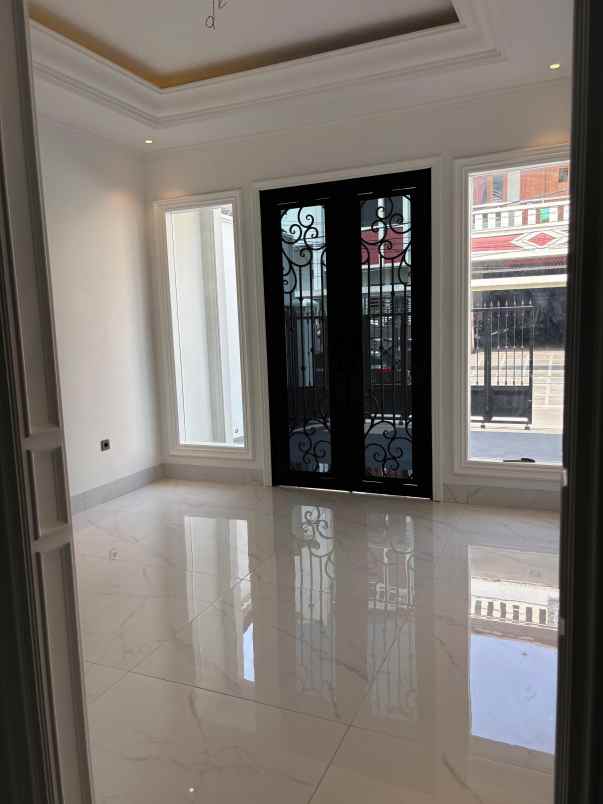 rumah klasik mewah di cempaka putih jakarta pusat