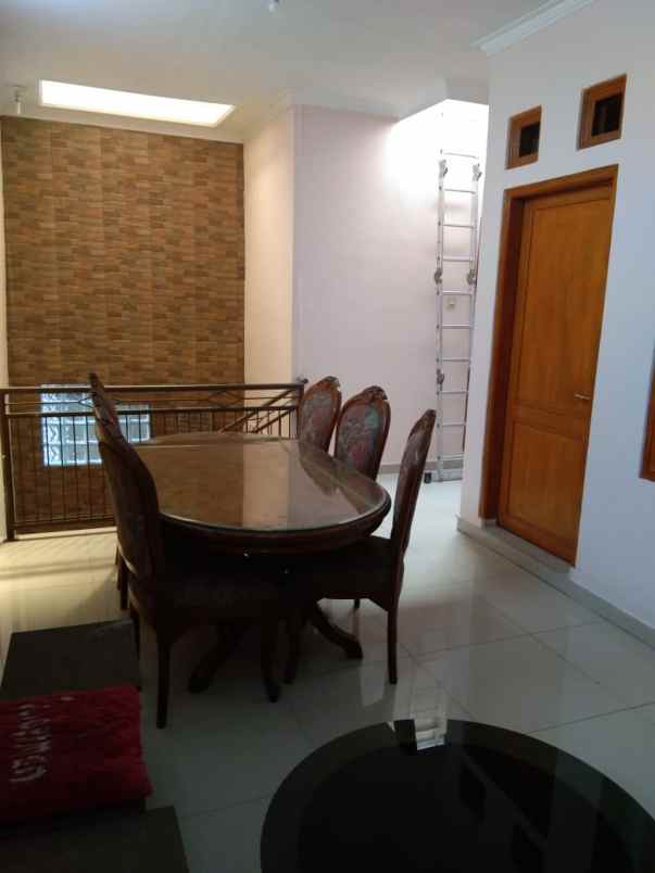 rumah komplek pondok mas 7 menit tol baros 2 lantai