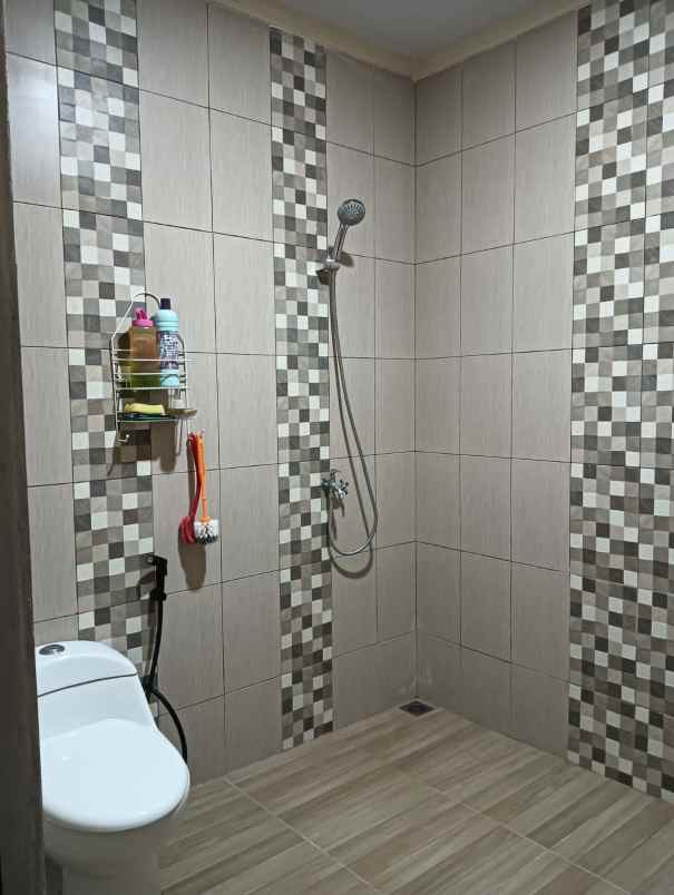 rumah luas strategis di ciater serpong