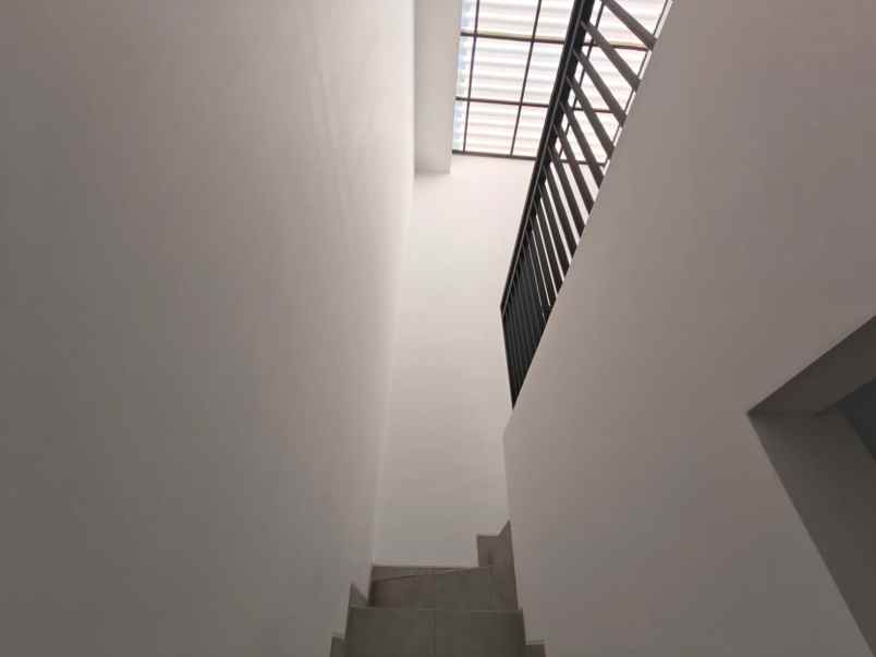 rumah lux minimalis pakuwon city grand island