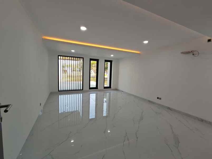 rumah lux minimalis pakuwon city grand island