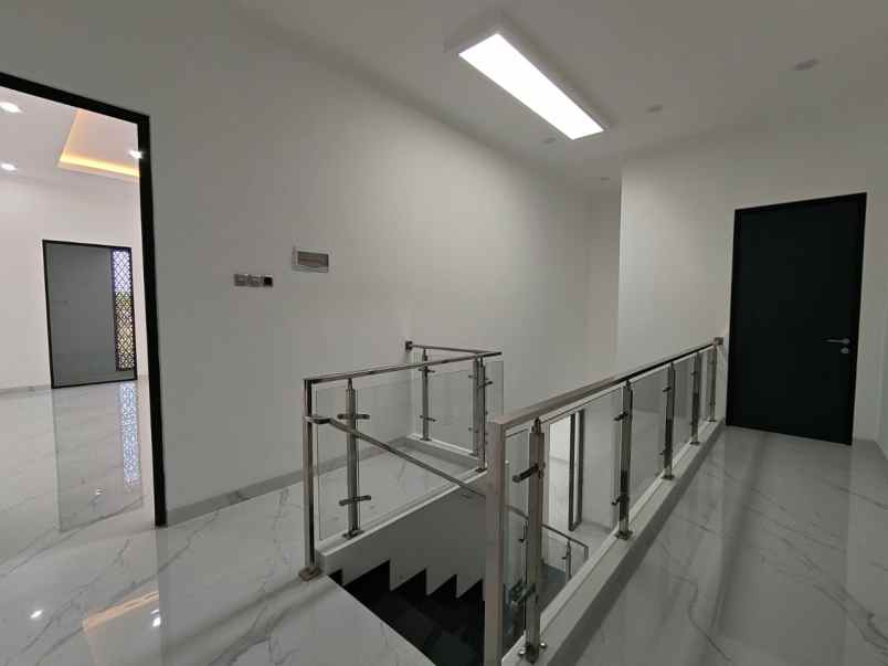 rumah lux minimalis pakuwon city grand island