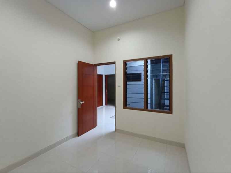 rumah manyar tirtoyoso siap huni carport 2