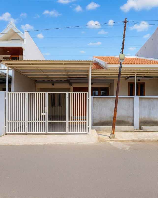 rumah manyar tirtoyoso siap huni carport 2