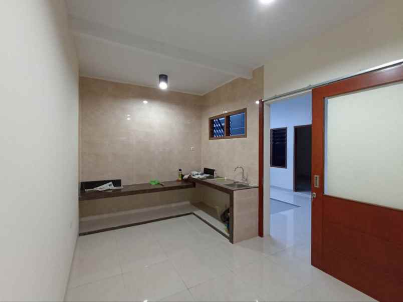 rumah manyar tirtoyoso siap huni carport 2