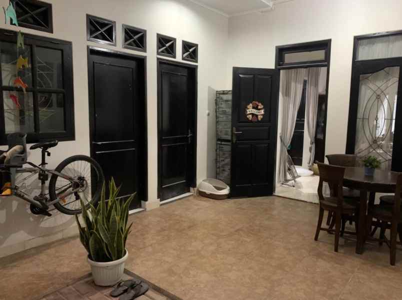 rumah mewah 2 lantai di jln dr ratna jatibening bekasi