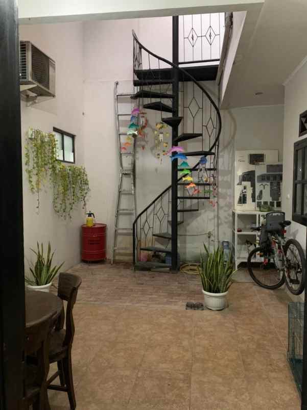 rumah mewah 2 lantai di jln dr ratna jatibening bekasi