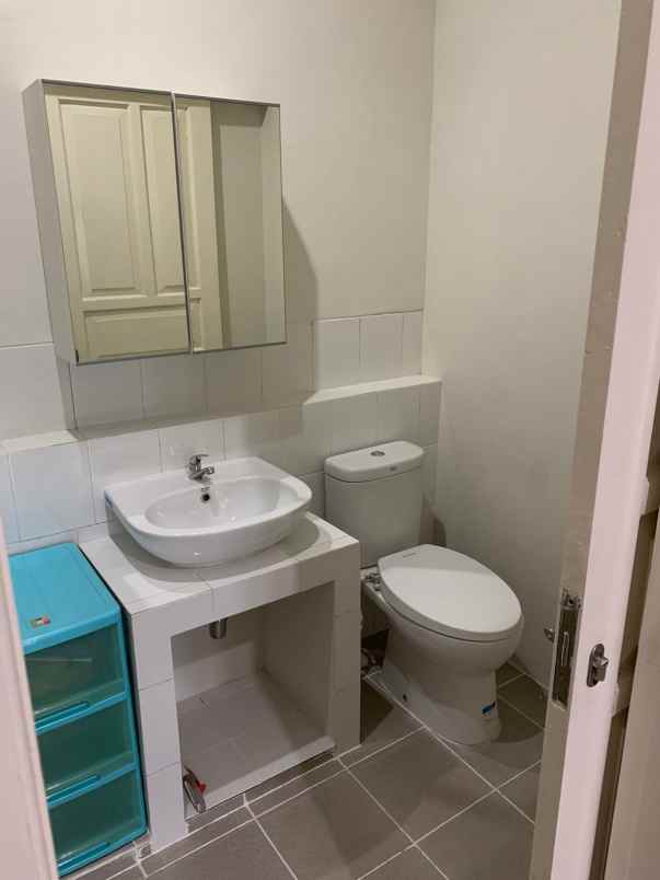 rumah mewah 2 lantai di jln dr ratna jatibening bekasi