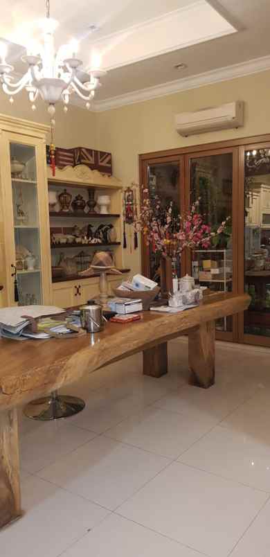 rumah mewah di jl mokmer jakarta pusat