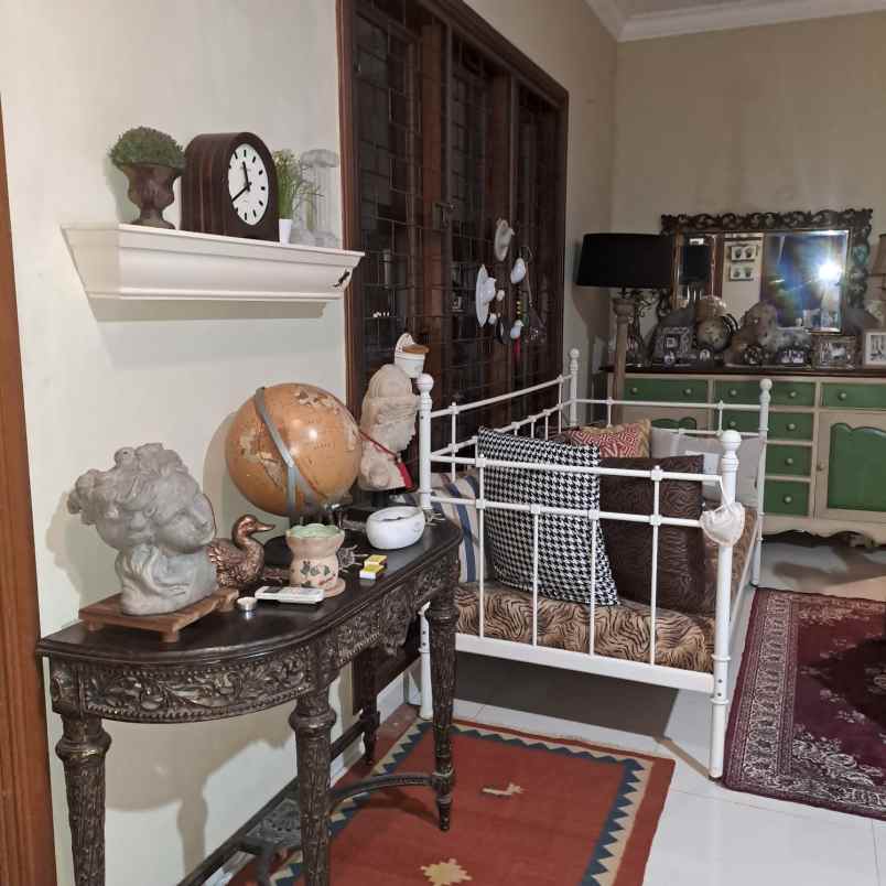 rumah mewah di jl mokmer jakarta pusat