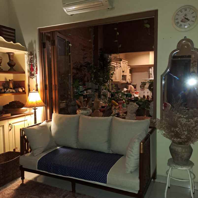 rumah mewah di jl mokmer jakarta pusat