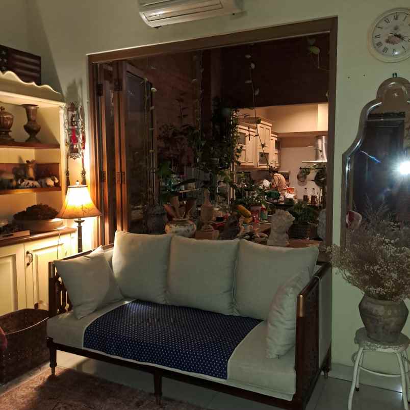 rumah mewah di jl mokmer jakarta pusat