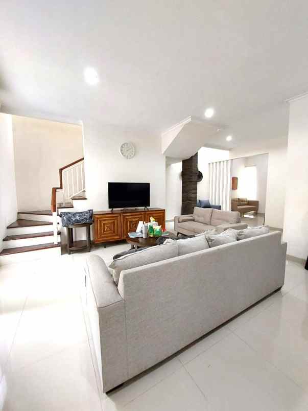 rumah mewah di perumahan bale mulia residence