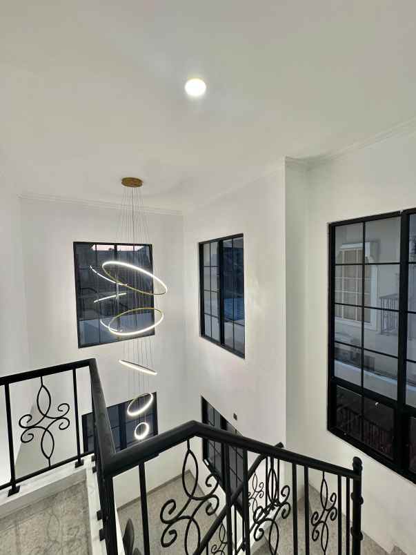 rumah mewah siap huni di deltamas cikarang bekasi