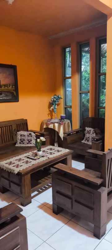 rumah mewah siap huni lokasi strategis dekat fasum