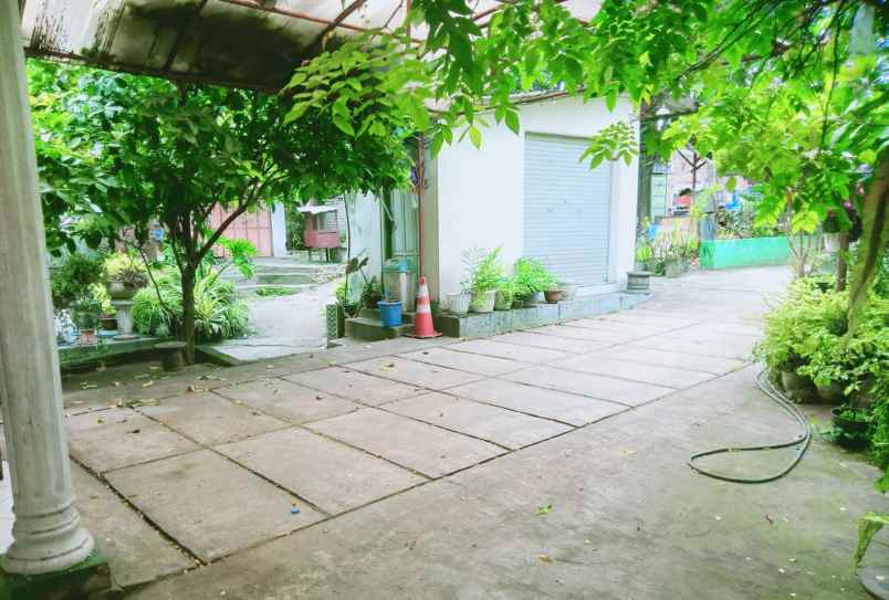 rumah mewah siap huni lokasi strategis dekat fasum