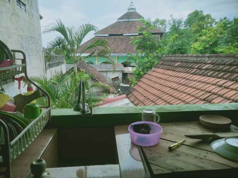 rumah mewah siap huni lokasi strategis dekat fasum