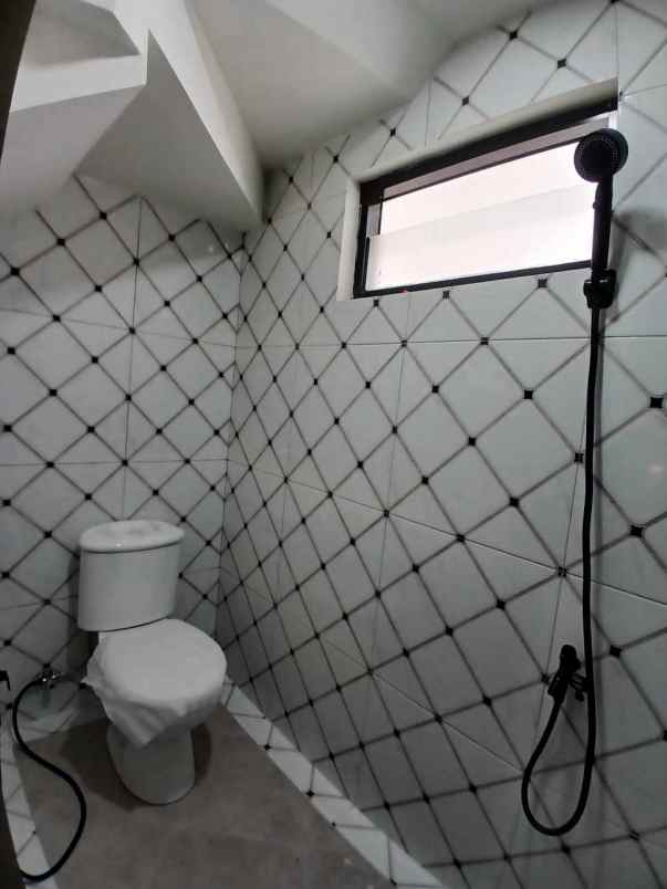 rumah minimalis 2 lantai siap huni di tanah baru depok