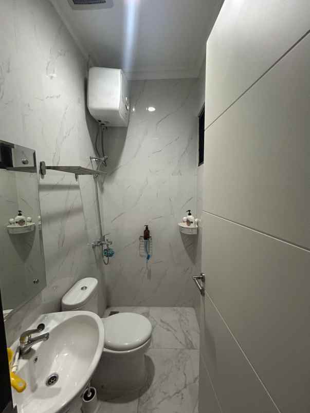 rumah minimalis rapi semi furnished citra gran cibubur