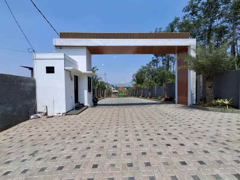 rumah modern free kanopi dekat bandara abd saleh