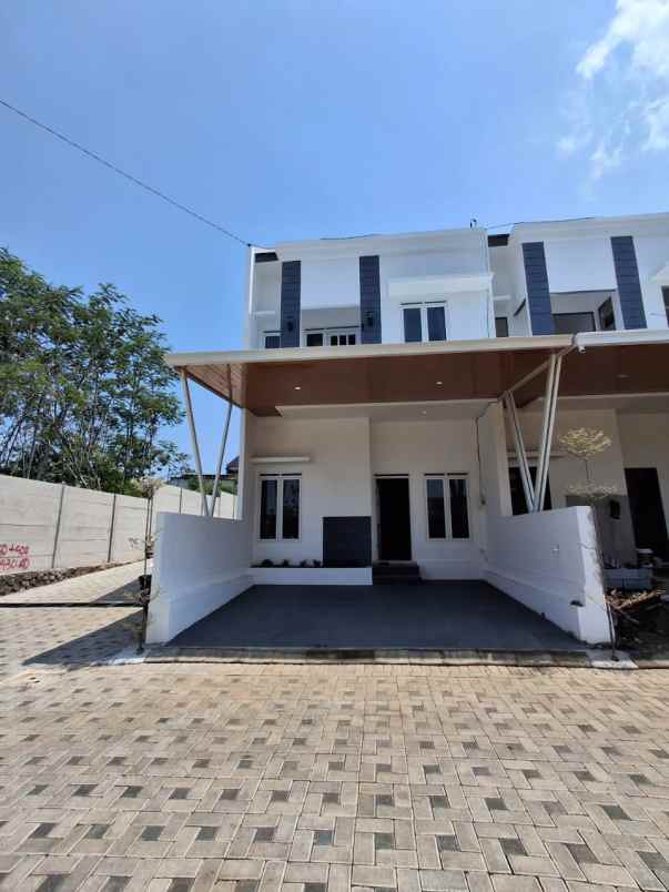 rumah modern free kanopi dekat bandara abd saleh