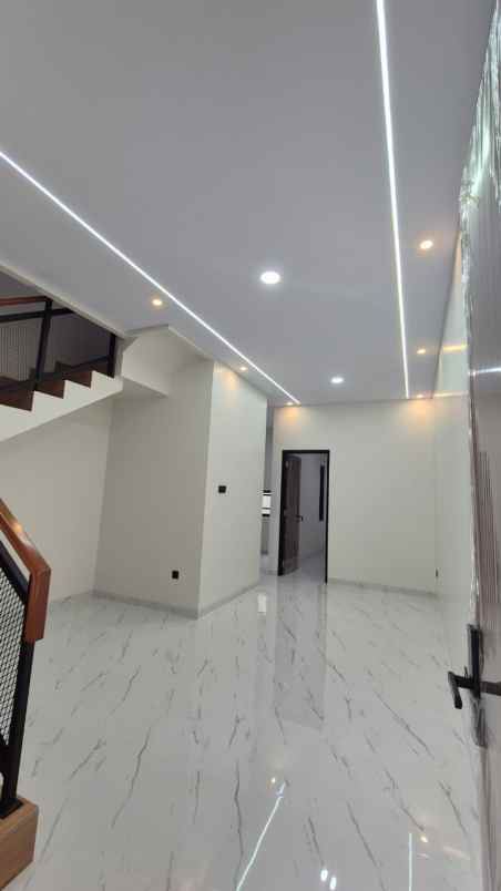 rumah modern kontemporer di kavling dki jagakarsa