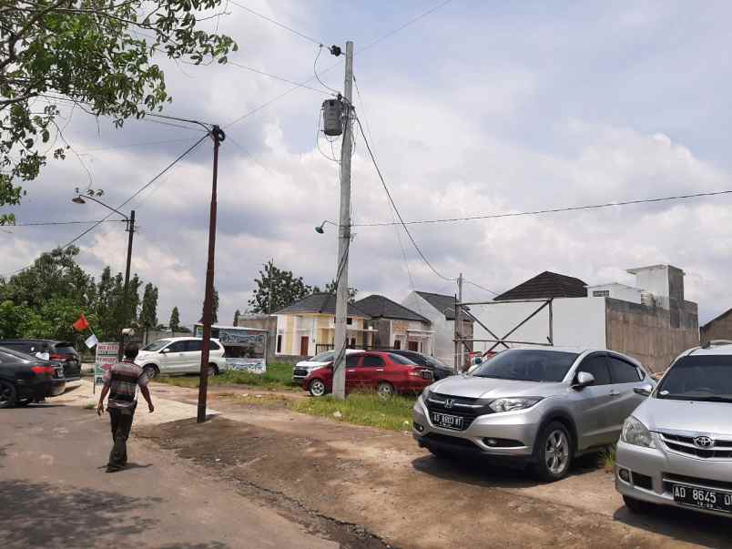 rumah murah di depan kelurahan laban mojolaban