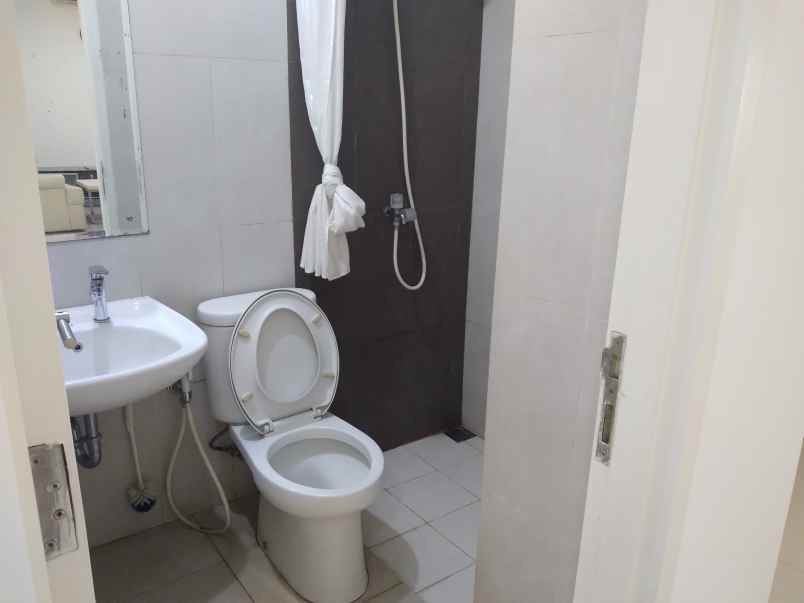 rumah nyaman hadap danau citragran cibubur