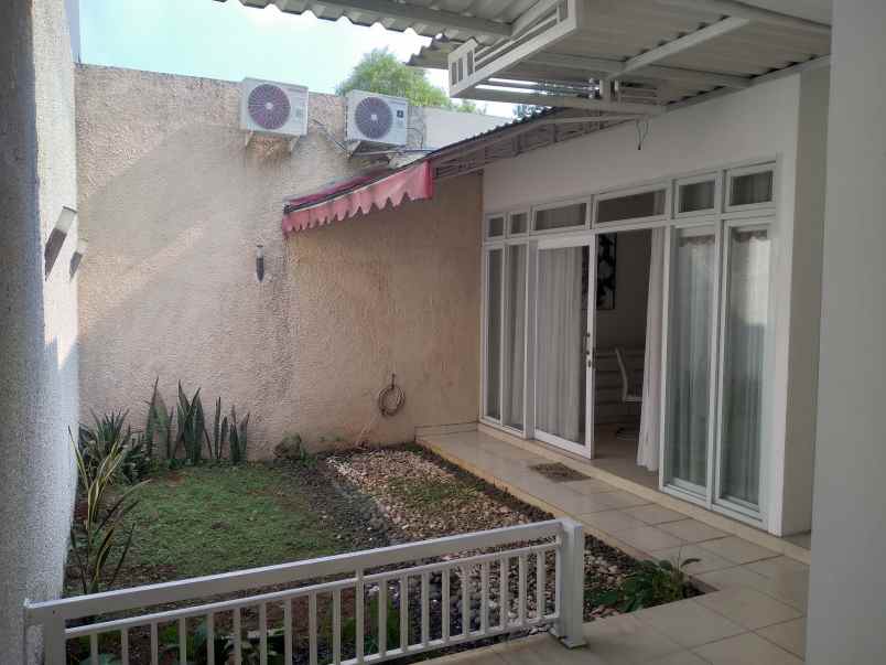 rumah nyaman hadap danau citragran cibubur