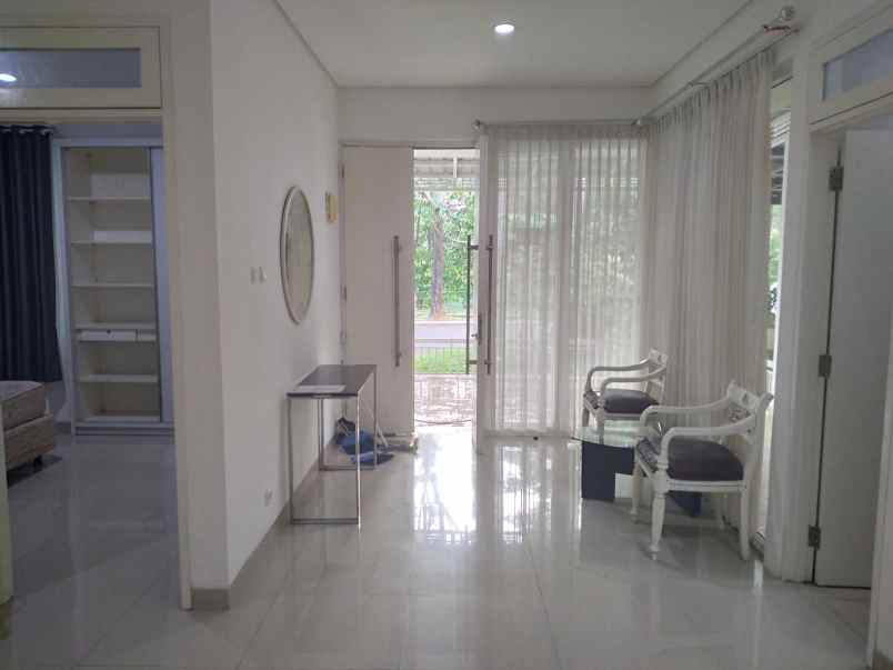 rumah nyaman hadap danau citragran cibubur