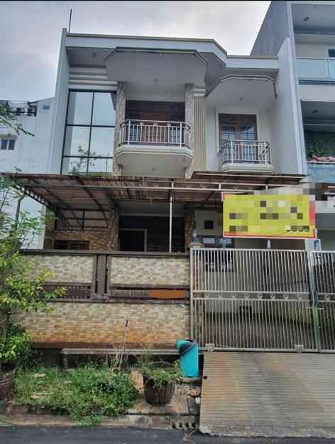 rumah pelangi merah kelapa