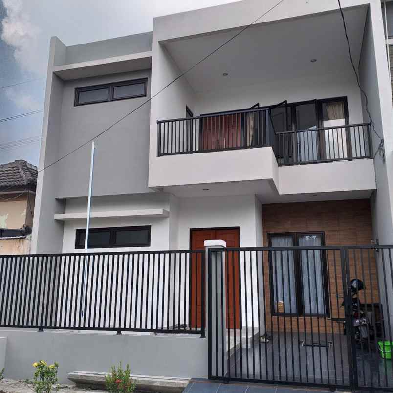 rumah permata safira hadap utara