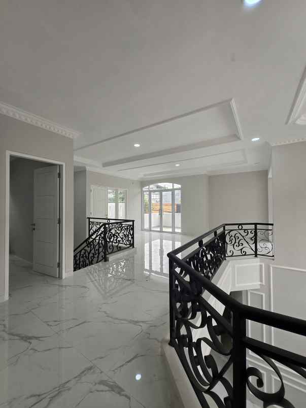 rumah proses renovasi lokasi strategis di tebet jaksel