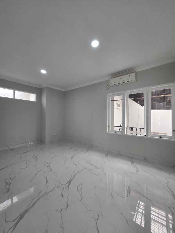 rumah proses renovasi lokasi strategis di tebet jaksel