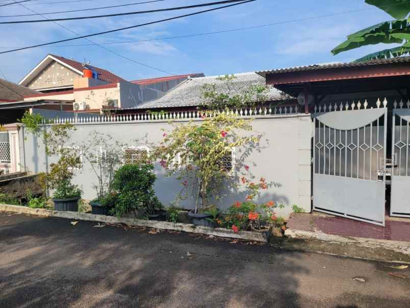 rumah rapi terawat di pulogebang permai jakarta timur