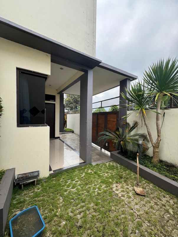 rumah rasa villa mewah lembang bandung