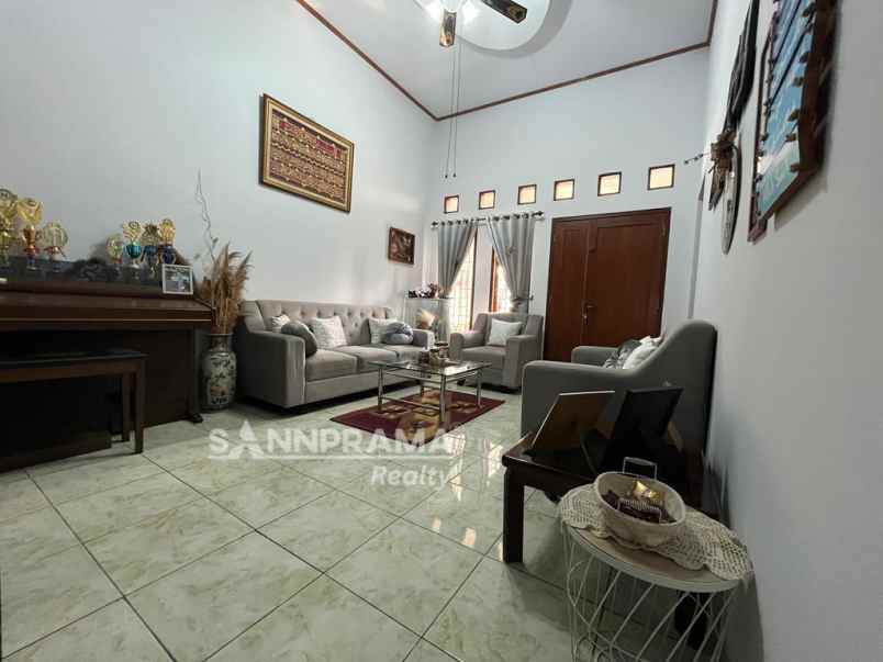 rumah second mewah luas asri di depok