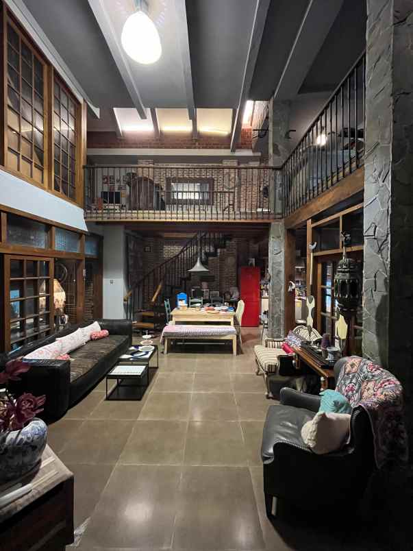 rumah shm 3 lantai bintaro jakarta selatan