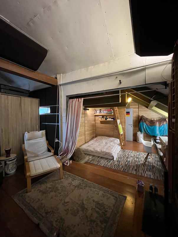 rumah shm 3 lantai bintaro jakarta selatan