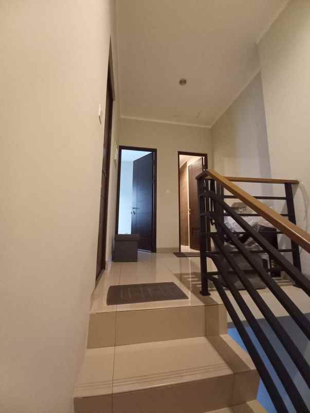 rumah siap huni di cluster burgundy summarecon bekasi