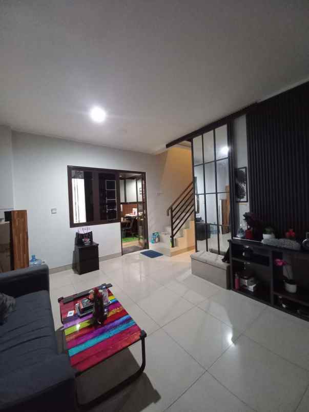 rumah siap huni di cluster burgundy summarecon bekasi