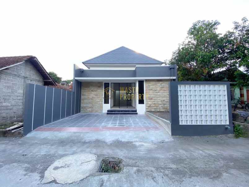 rumah siap huni lokasi strategis nyaman di ngemplak