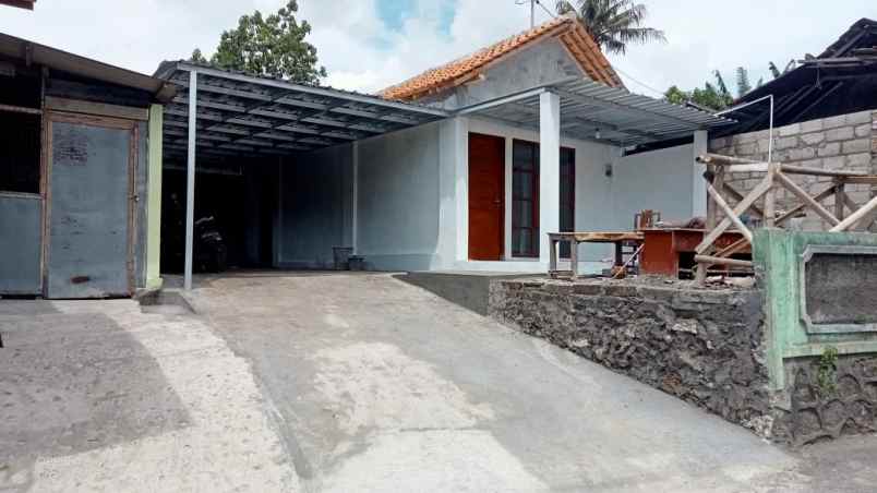 rumah tanah luas 1 4 km dekat ringroad madukismo jogja