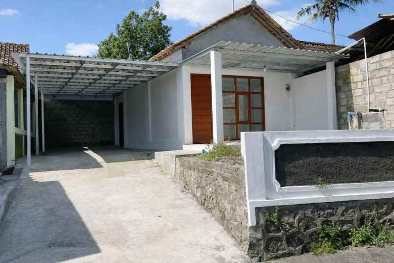 rumah tanah luas 1 4 km dekat ringroad madukismo jogja