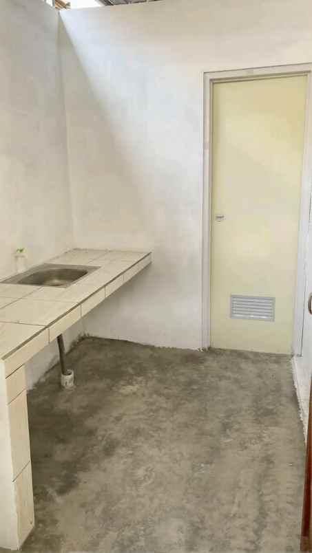 rumah tanah luas 1 4 km dekat ringroad madukismo jogja