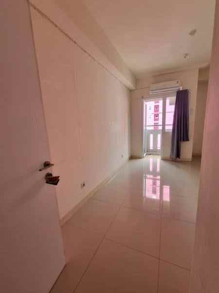 sewa apartemen studio unfurnish di green pramuka city