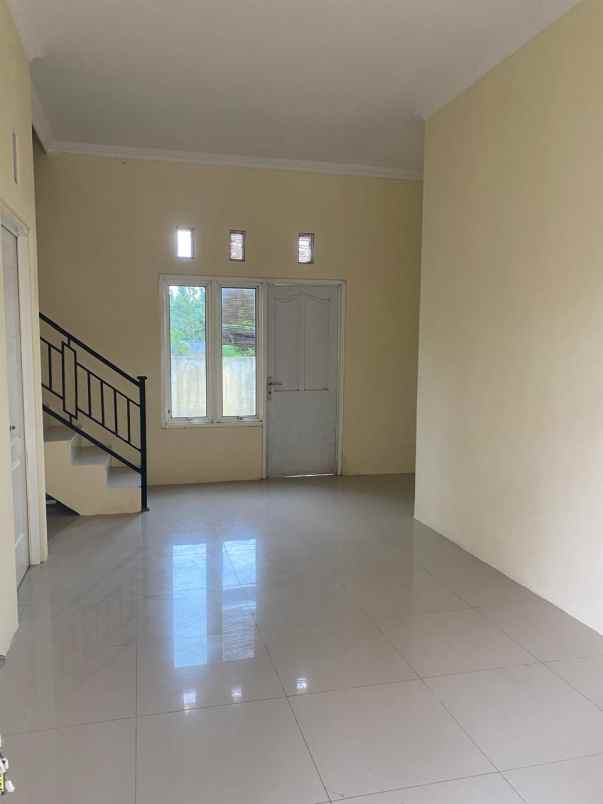 sewa rumah mewah di dalam perumahan daerah mulawarman