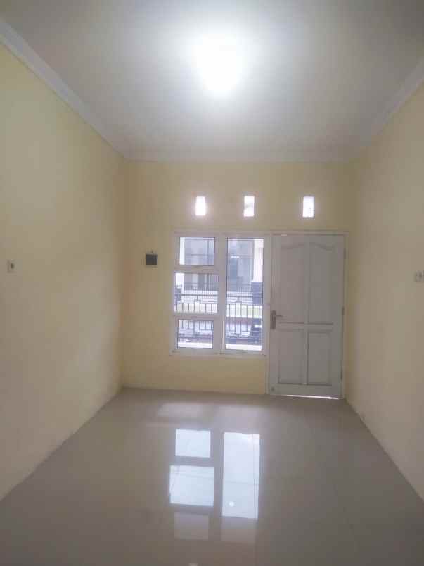 sewa rumah mewah di dalam perumahan daerah mulawarman